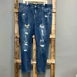 Torrid bombshell skinny distressed denim jeans. Size 20. EUC.